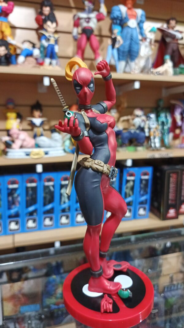 Lady deadpool 120
Tamaño:24cm
Precio:50mil