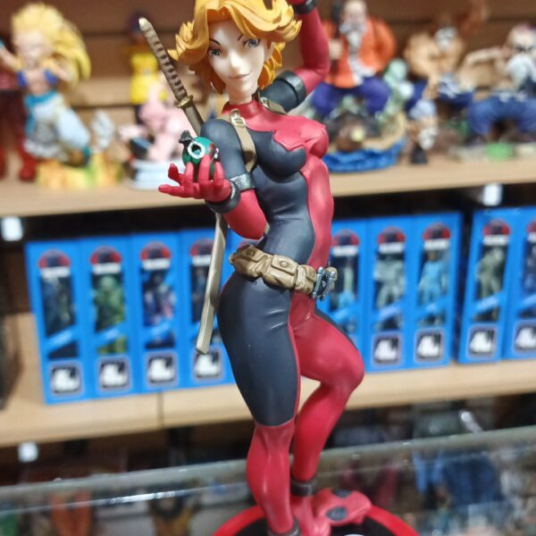 Lady deadpool 120
Tamaño:24cm
Precio:50mil