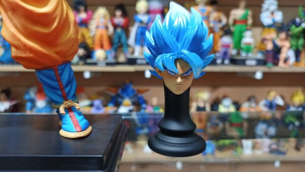 Goku Super Saiyan y blue 180
Dragón Ball Super 
Tamaño:32cm