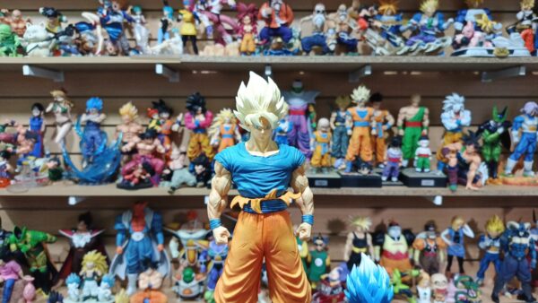 Goku Super Saiyan y blue 180
Dragón Ball Super 
Tamaño:32cm