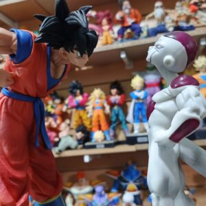 Tú me miras yo te miro 
Goku VS Freezer la batalla de las mil miradas 
Dragón Ball Z 
Tamaño:Goku 24cm
Freezer :19cm