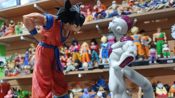 Tú me miras yo te miro 
Goku VS Freezer la batalla de las mil miradas 
Dragón Ball Z 
Tamaño:Goku 24cm
Freezer :19cm
