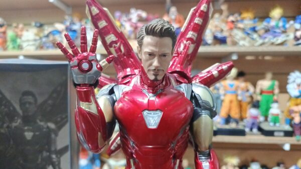 iron man Tony Stark 480 
Marvel 
Tamaño:38cm