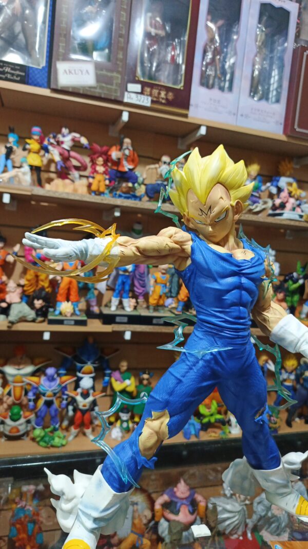 Vegeta majin 350
Dragón Ball Z 
Tamaño:43cm