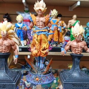 Goku face 3 
Goku super Sayan 
Goku super Sayayín 2
Tamaño:24cm Goku con bace face 3
Tamaño:34cm Goku tirando rayos 
Tamaño:25 Goku super Sayan con bace
