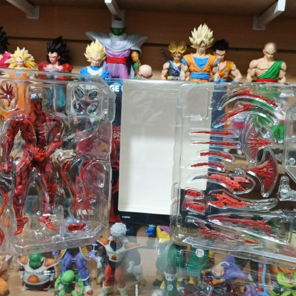 Carnage 
Marvel 
Tamaño:17cm