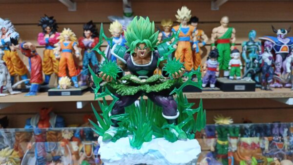 Broly
Dragón Ball Z 
Tamaño:26cm