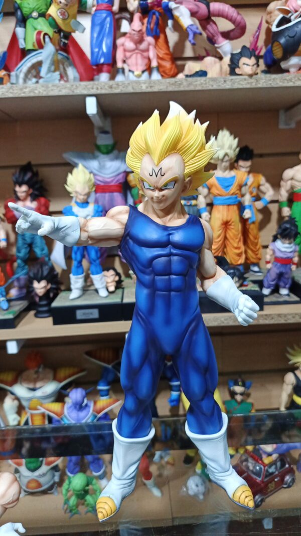majin vegeta 
Dragón Ball Z 
Tamaño:35cm