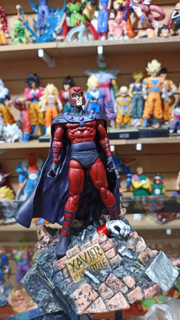Magneto 
X-men
Tamaño:21cm