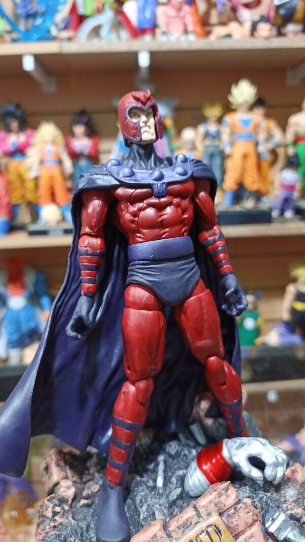 Magneto 
X-men
Tamaño:21cm