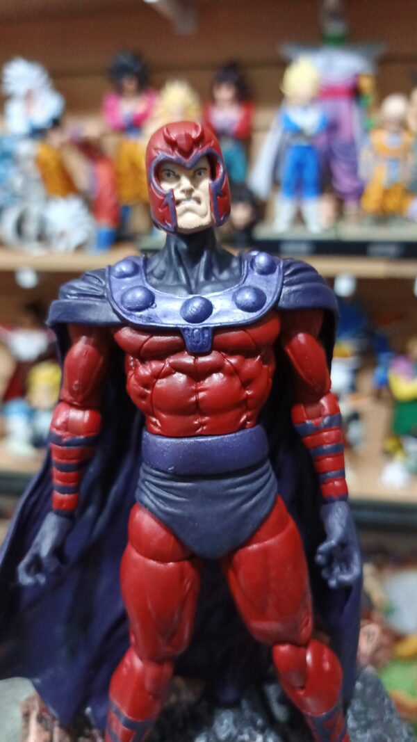 Magneto 
X-men
Tamaño:21cm