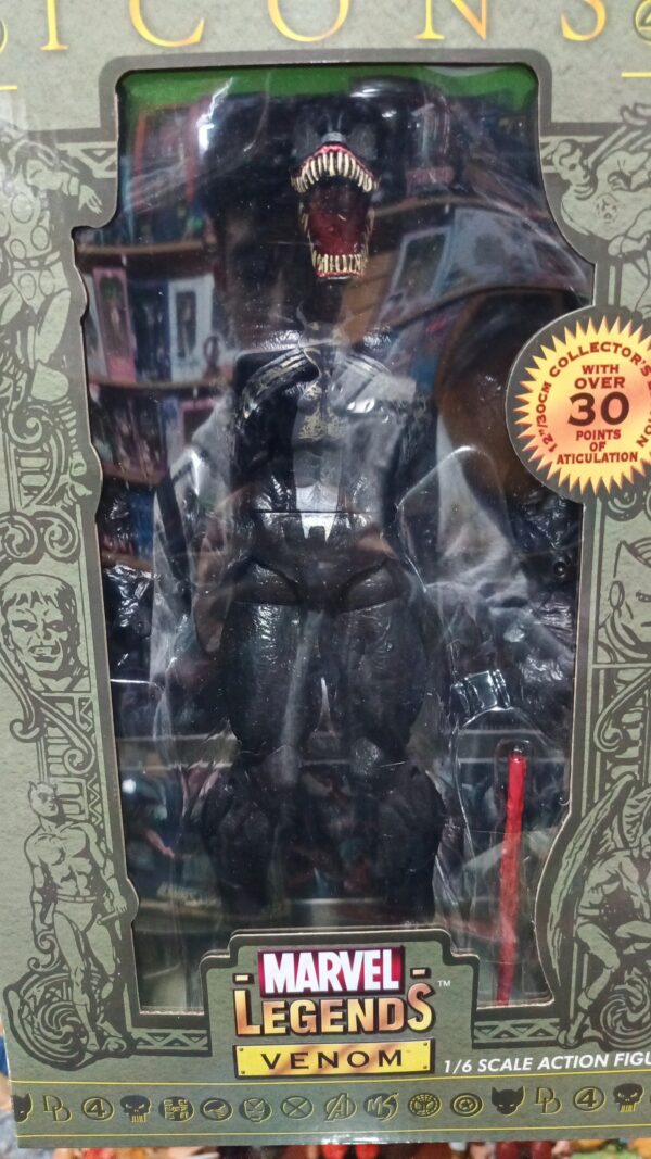 Venom 
Marvel 
Tamaño:32cm