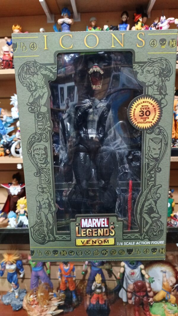 Venom 
Marvel 
Tamaño:32cm