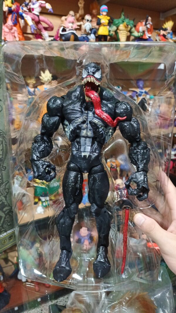 Venom 
Marvel 
Tamaño:32cm