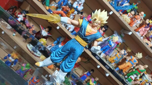 Vegito vegitto 
Dragón ball Z
Tamaño:29cm
Viene con los aritos