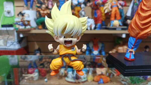 Goku Super Saiyan 
Dragón ball Z 
Tamaño:15cm
Lo ciento me pareció gracioso por el pelo