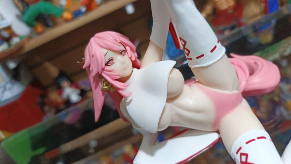 Sacerdotisa 
Genshi 
Tamaño:16cm