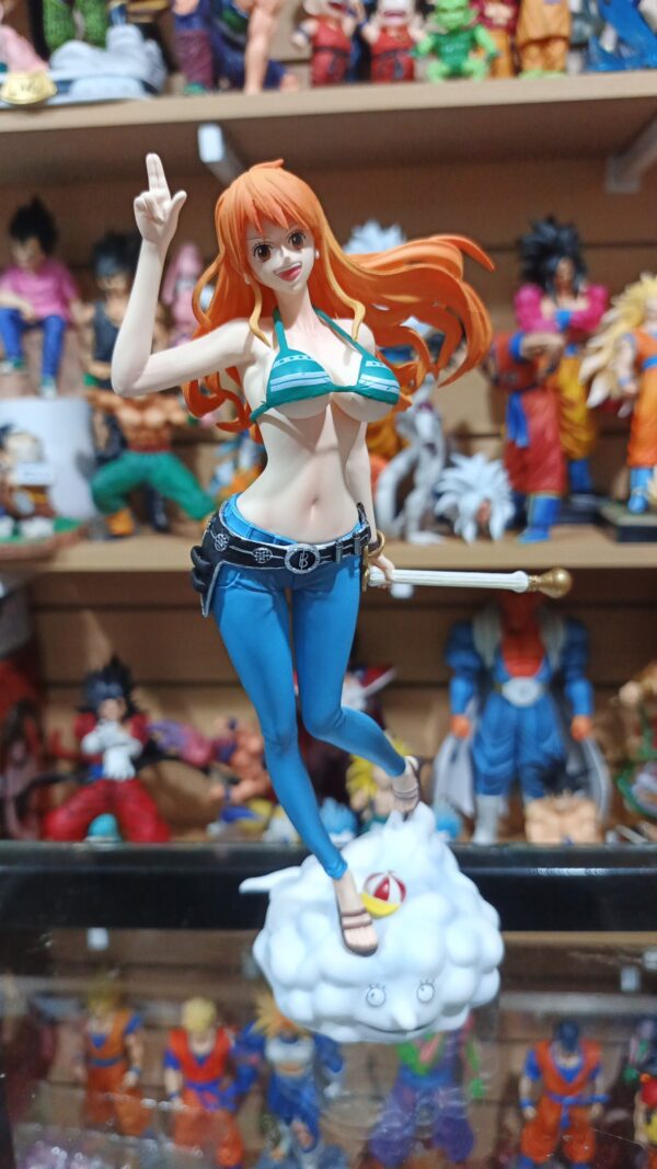 Nami
One Piece 
Tamaño:25cm