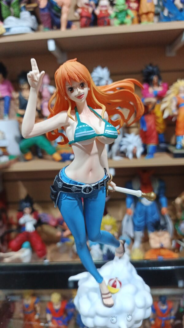 Nami
One Piece 
Tamaño:25cm