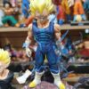 Vegeta Majin 
Dragón ball Z 
Tamaño:20cm
10cm
Es como lampara