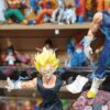 Vegeta Majin 
Dragón ball Z 
Tamaño:20cm
10cm
Es como lampara