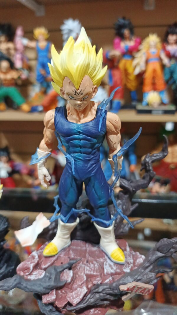 Vegeta Majin 
Dragón ball Z 
Tamaño:20cm
10cm
Es como lampara
