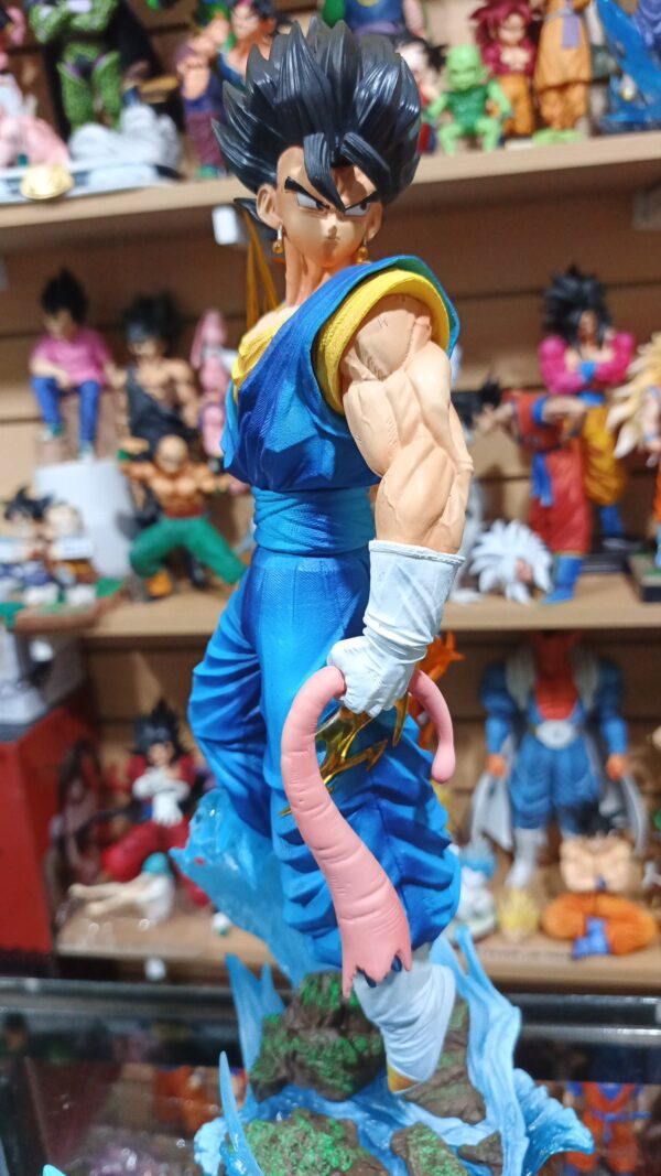 Vegito cabeza intercambiables 
Manos intercambiables vegitto
Dragón Ball Z 
Tamaño:40cm