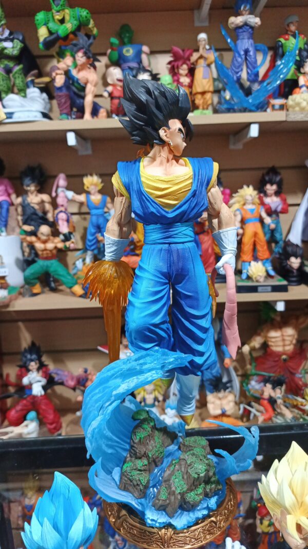 Vegito cabeza intercambiables 
Manos intercambiables vegitto
Dragón Ball Z 
Tamaño:40cm