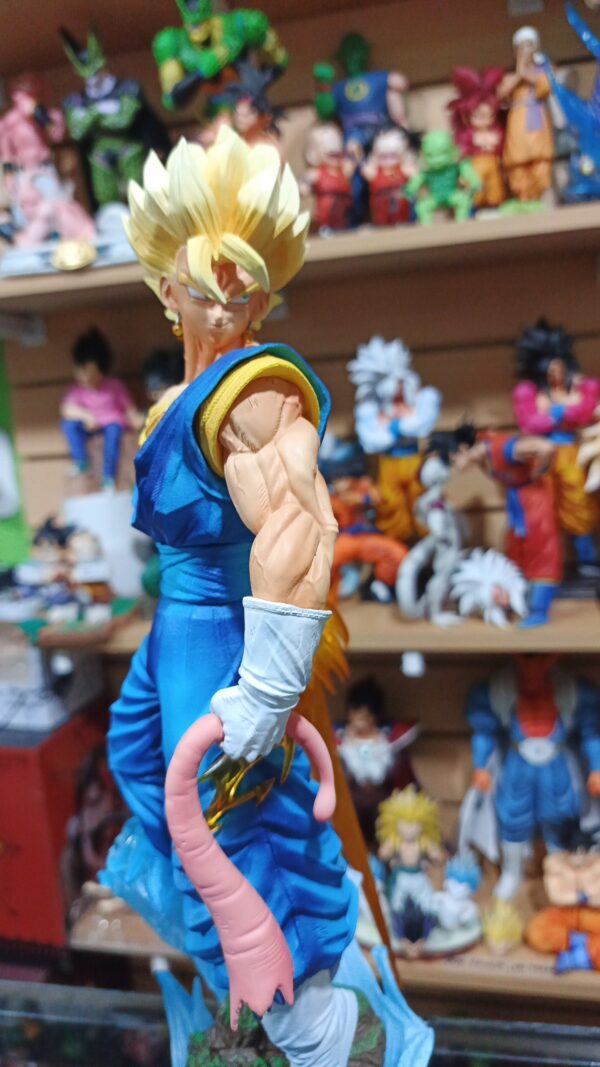 Vegito cabeza intercambiables 
Manos intercambiables vegitto
Dragón Ball Z 
Tamaño:40cm