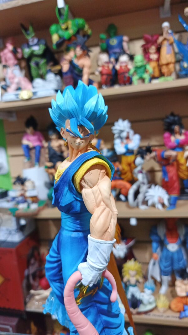 Vegito cabeza intercambiables 
Manos intercambiables vegitto
Dragón Ball Z 
Tamaño:40cm