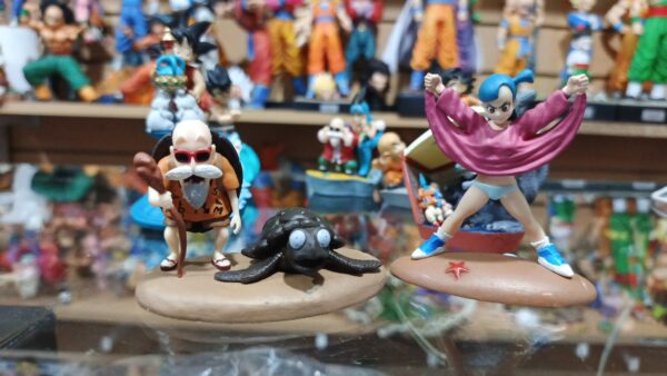 Set de dragón Ball Z 
Dragón ball Z 
Maestro roshi, Bulma, mini bulma, ozaru y el resto 
Tamaño:10cm y 8 cm
