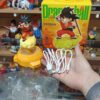 Goku lampara 
Dragón ball Z 
Tamaño:17cm
Gira prende y el resto perdonen fue difícil en la oscuridad