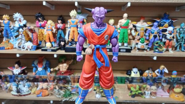 Ginyu 
Dragón ball Z 
Tamaño:29cm