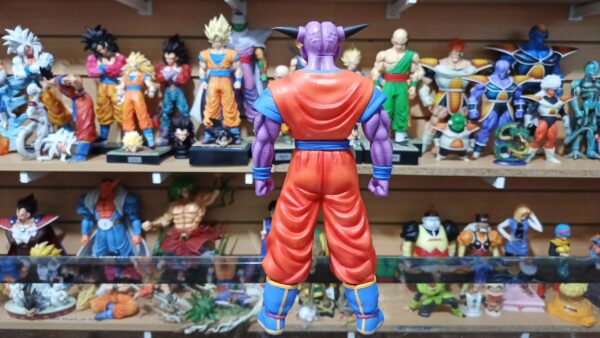 Ginyu 
Dragón ball Z 
Tamaño:29cm