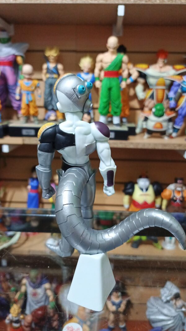 Mecha Freezer 
Dragón ball Z 
Tamaño:19cm