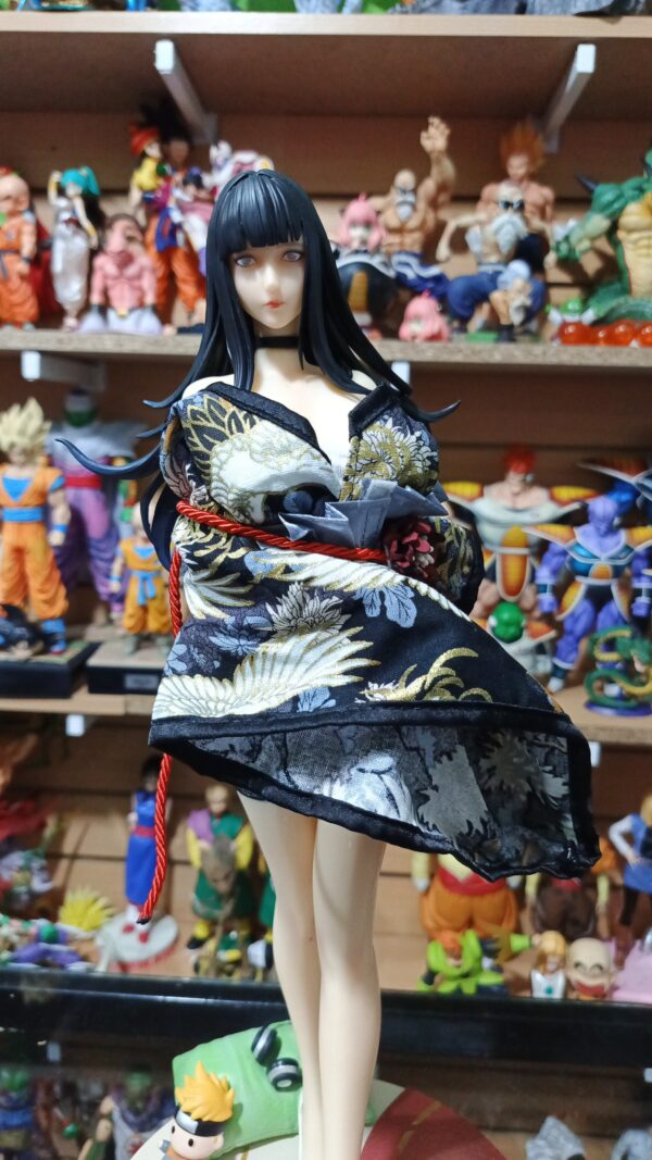 Hinata Hyuga
Naruto Shippuden 
Tamaño:44cm
Cambia de ropa