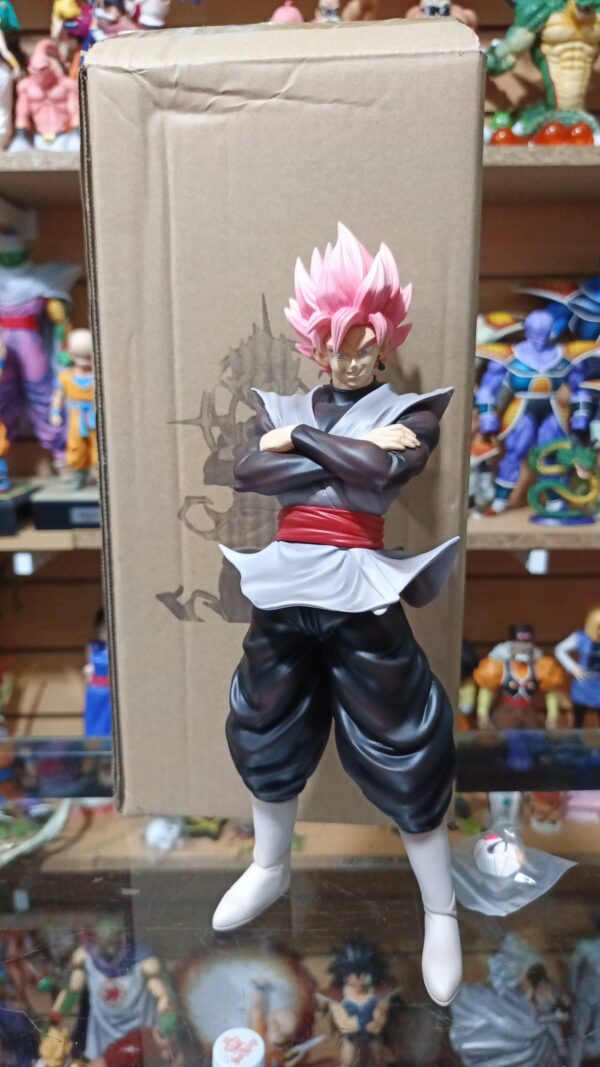 Goku rose black 
Dragón ball Super
Tamaño:28cm
Buenos detalles la verdad