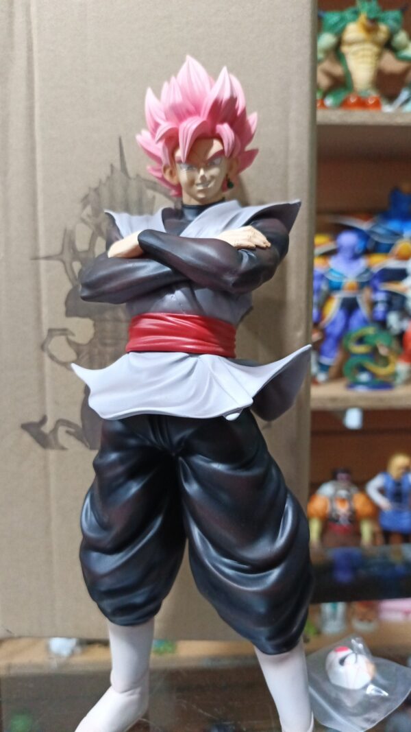 Goku rose black 
Dragón ball Super
Tamaño:28cm
Buenos detalles la verdad