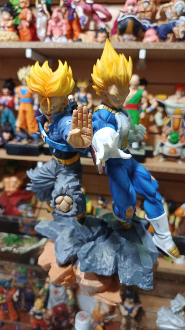 Trunks y vegeta 
Dragón ball Z 
Tamaño:31cm