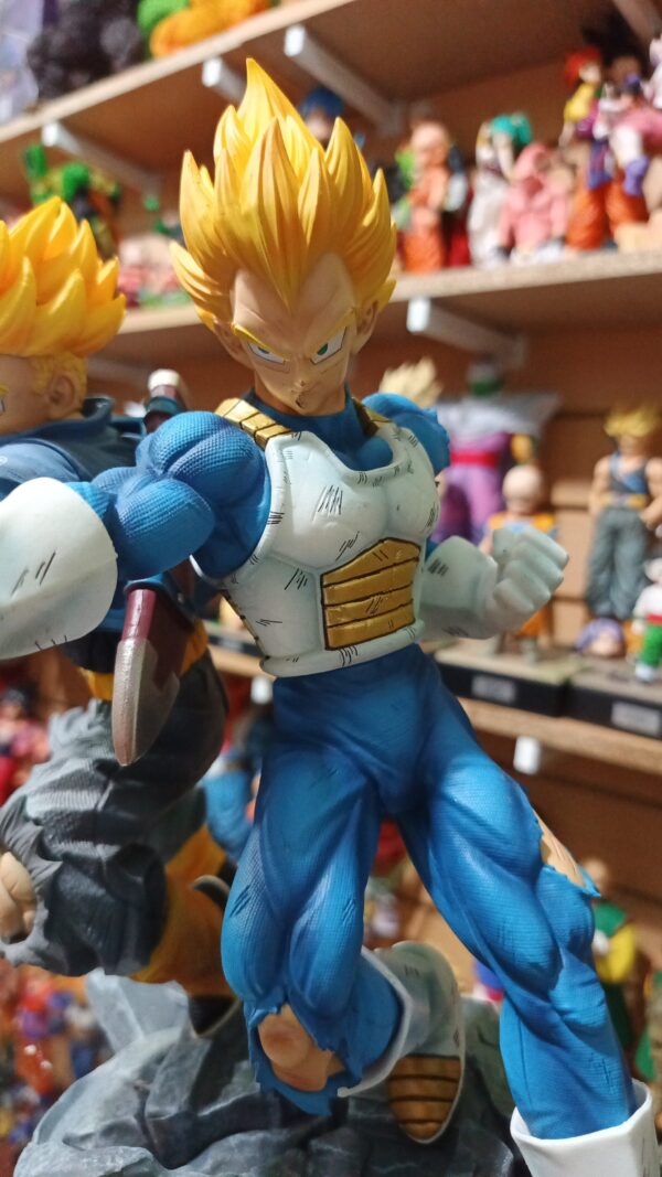 Trunks y vegeta 
Dragón ball Z 
Tamaño:31cm