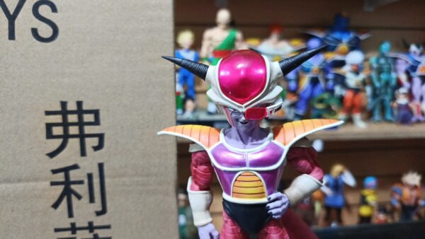 Freezer
Dragón ball Z 
Tamaño:21cm