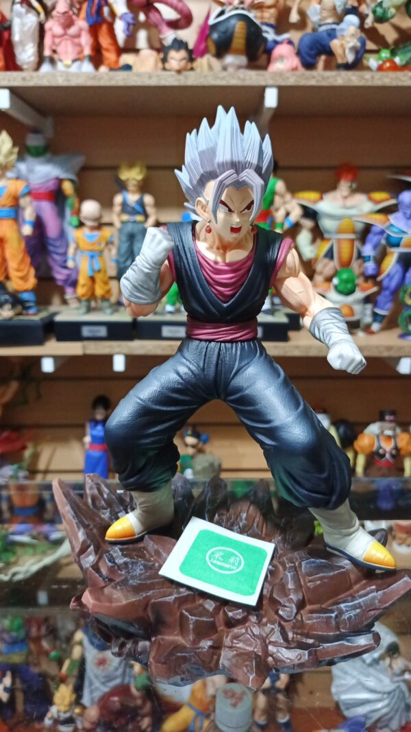 Vegito Wekly Vegeto 
Dragón ball Z 
Tamaño:27cm