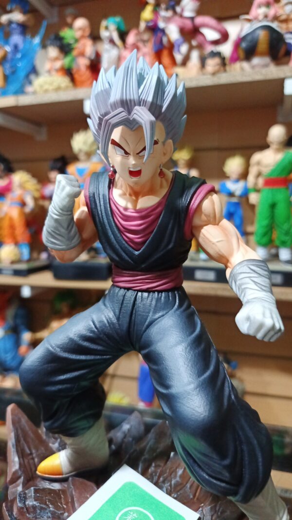 Vegito Wekly Vegeto 
Dragón ball Z 
Tamaño:27cm