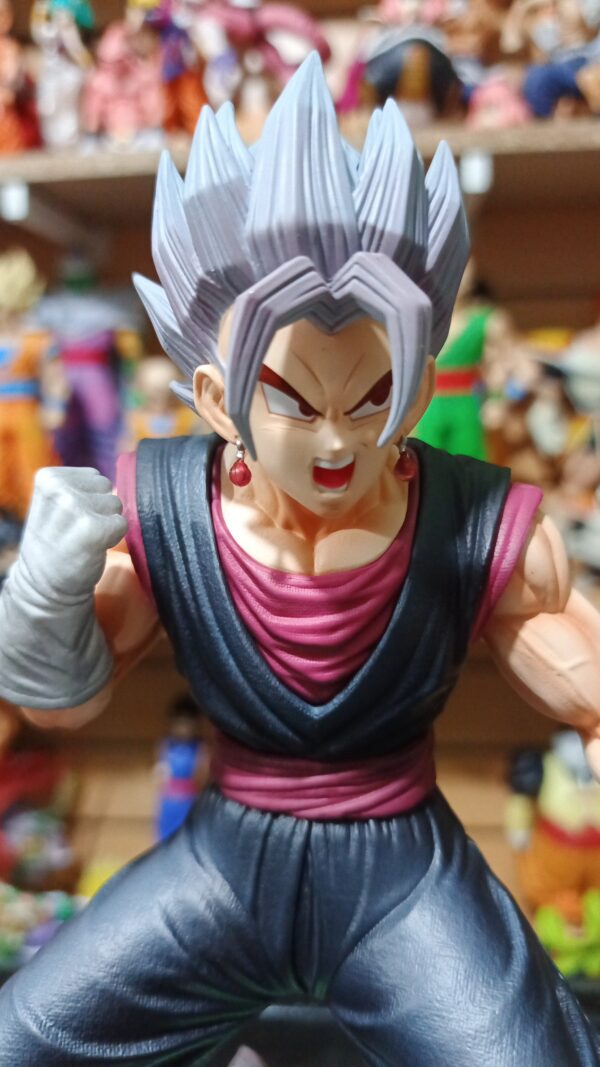 Vegito Wekly Vegeto 
Dragón ball Z 
Tamaño:27cm