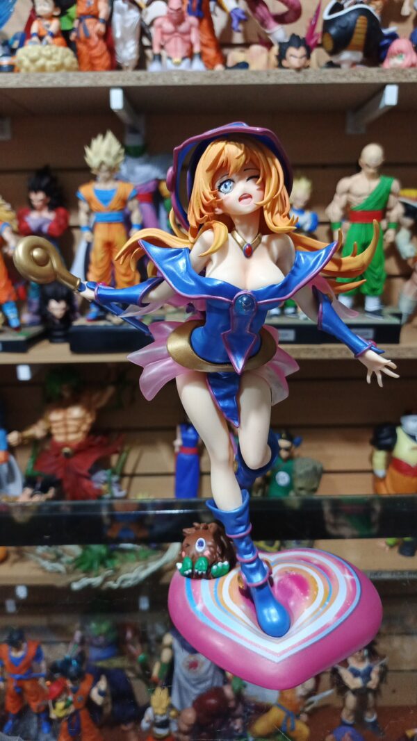 Maga Oscura 
Yu Gi Ho
Tamaño:28cm