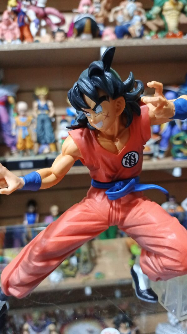 Yamcha 
Dragón ball Z 
Tamaño:18cm