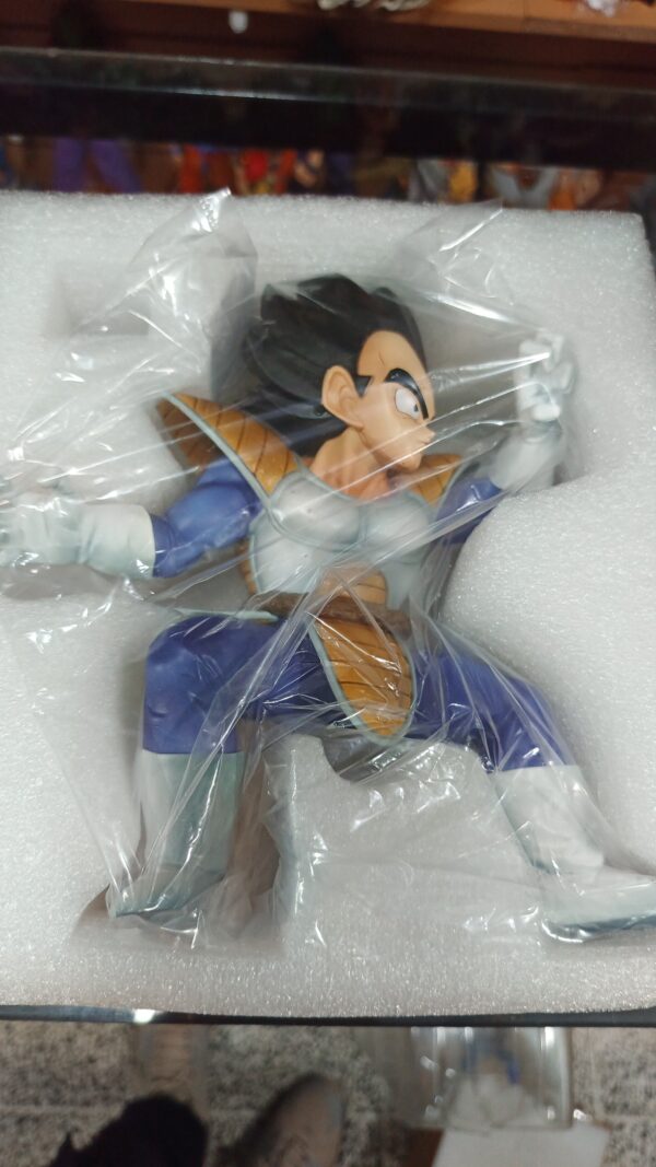 Vegeta 
Dragón ball Z 
Tamaño:20cm