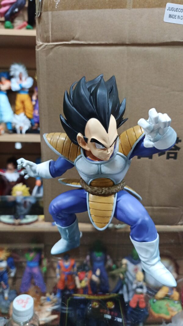 Vegeta 
Dragón ball Z 
Tamaño:20cm