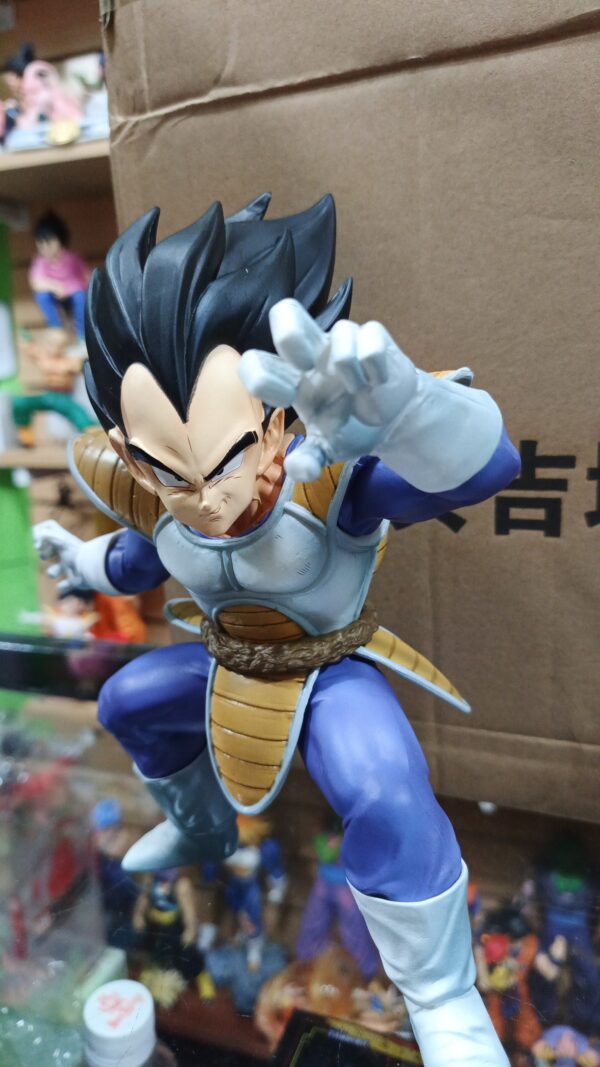Vegeta 
Dragón ball Z 
Tamaño:20cm