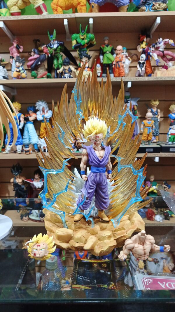Gohan Super Saiyan
DRAGON BALL Z 
TAMAÑO:36CM